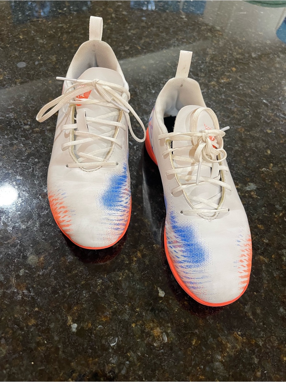 PUMA Kids' Future 8 Play Indoor Soccer Shoes